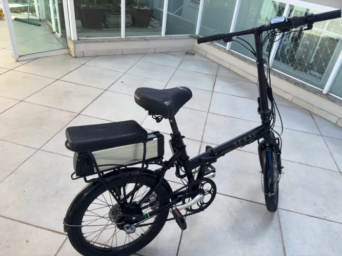 Bicicleta elétrica dobrável bateria nova