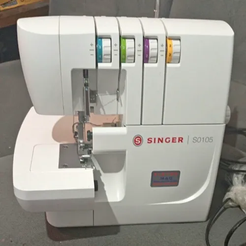 Máquina de costura overloque Singer