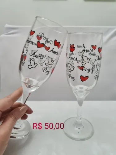 Vende-se taças românticas