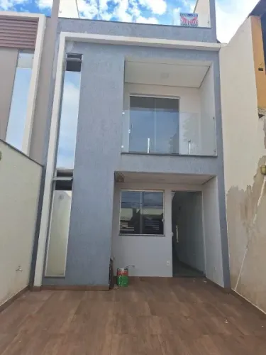 LINDA CASA GEMINADA DUPLEX INDIVIDUAL NO BAIRRO MONTE CASTELO EM CONTAGEM