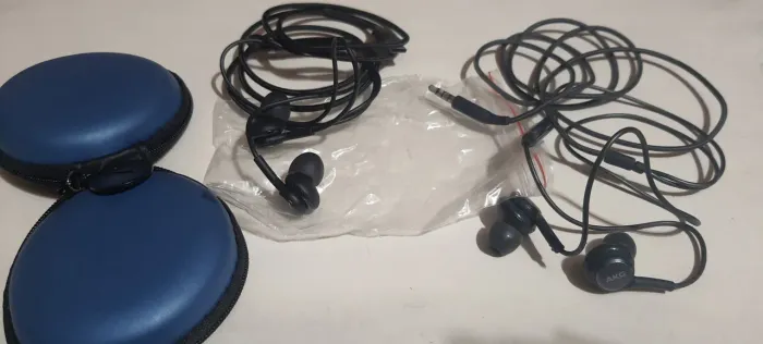 Fones de ouvido AKG