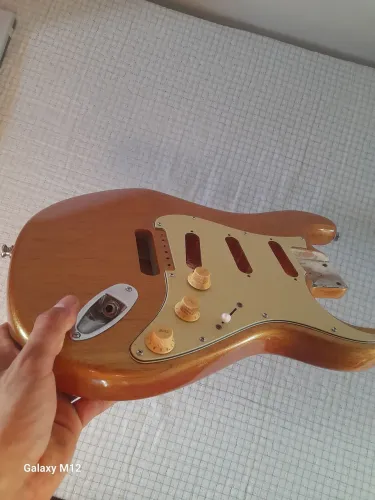Corpo de guitarra em Alder peça sem emenda
