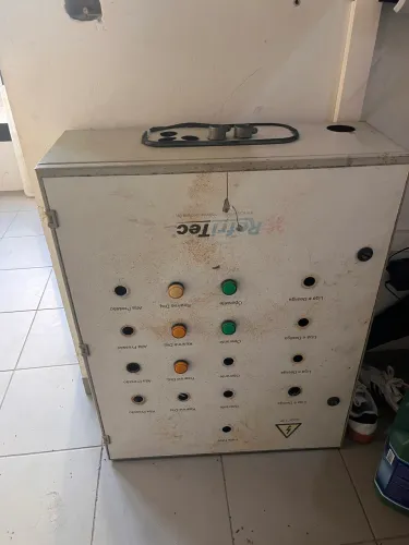 Caixa elétrica de comando 