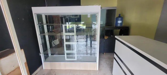 Vitrine em MDF.para lojas de celulares ou eletrônicos. Etc
