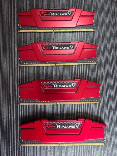 Memória Ripjaws V 8GB DDR4 3200MHz