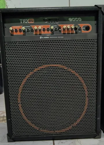 Caixa amplificada profissional