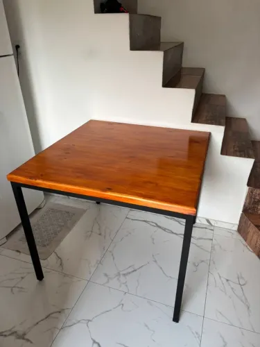 MESA INDUSTRIAL 90CM X 90CM