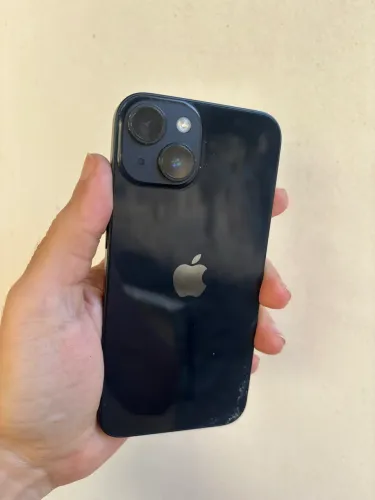 iPhone 14 com 85% da bateria original 
