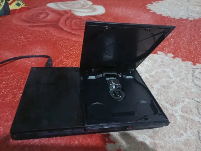 PS2 liga e fica só luz verde não desliga