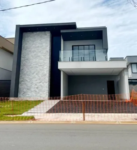 Sobrado em Condomínio, 4 quartos, 4 suítes, 248 m² no Km 03 em Goiânia
