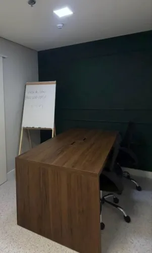 *Vende-se* Mesa robusta de escritório / sala reunião / estação de trabalho 4 pessoas