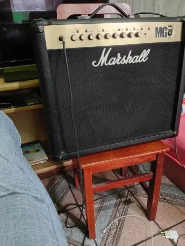 Amplificador Marshall MG100 fx