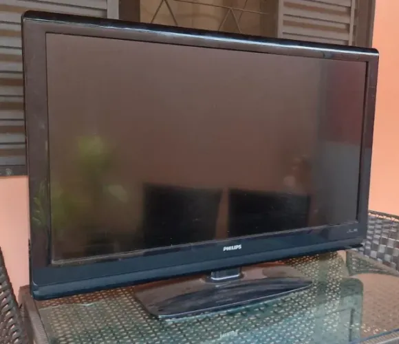 TV PHILLIPS 42" LCD 42PFL3604/78 COM CONVERSOR DIGITAL