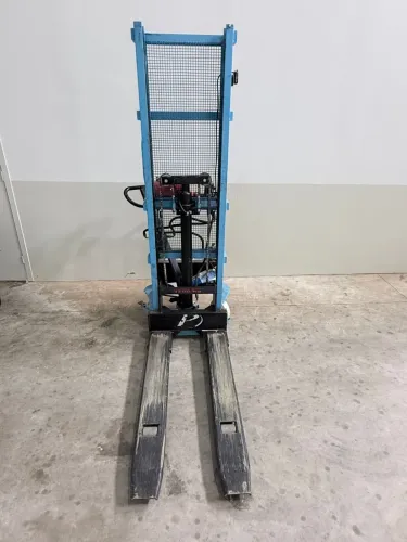 Empilhadeira Elétrica - Levanta 1500kg