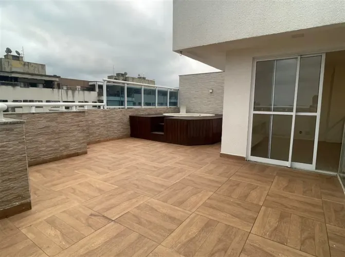 Oportunidade Locação Cobertura 4qts com piscina e churrasqueira em Condomínio Clube com tr
