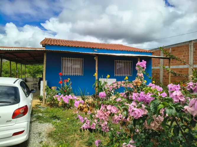 Vende-se lindo Sítio todo murado, com  casa ampla! Apenas 150 mil!!! Um pedacinho do Céu!!