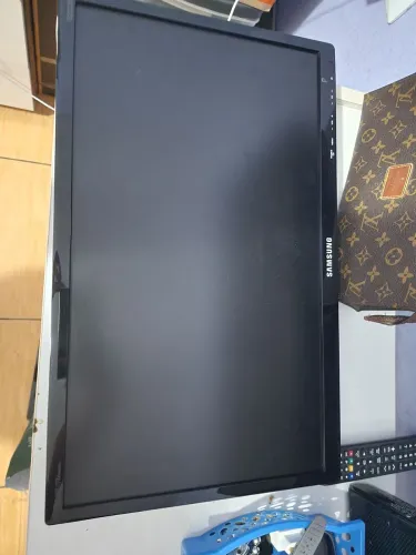 TV Samsung 22 polegadas com defeito