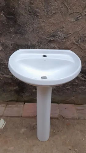 Vende-se lavatório de mão semi-novo da marca beca