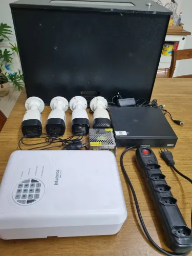 Kit câmera e alarme intelbras