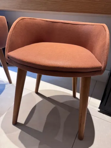 Pufe Redondo Banqueta Mini Poltrona Couro Pé Palito Amsterdã