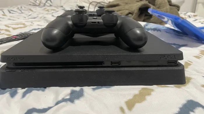 Ps4 slim preto