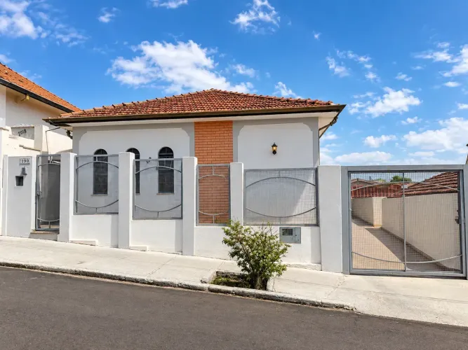 VENDE-SE | CASA NA REGIÃO CENTRAL DE BOTUCATU