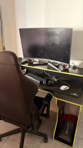 Mesa Gamer / Escrivaninha para Setup - Preta com detalhes em verde