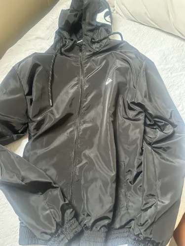 Corta vento da Quiksilver preto importado.