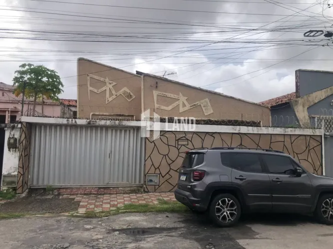 Casa Para Vender com 3 quartos (1 suíte), banheiro social, dependência com banheiro, 2 vag