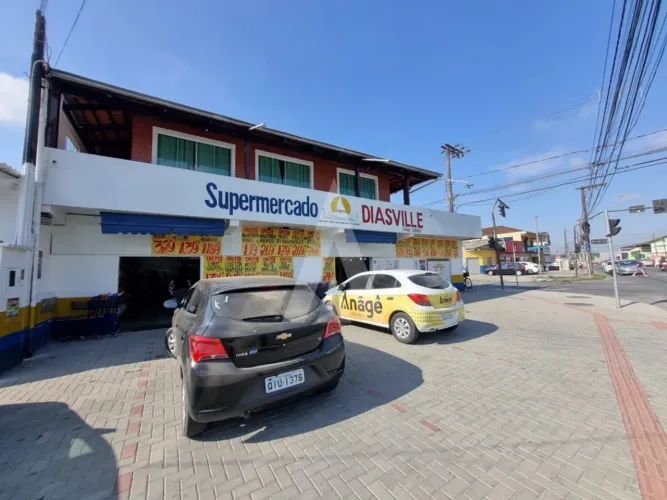 Casa com 4 quartos, 1 suíte, sacada e 1 vaga coberta no bairro Fátima