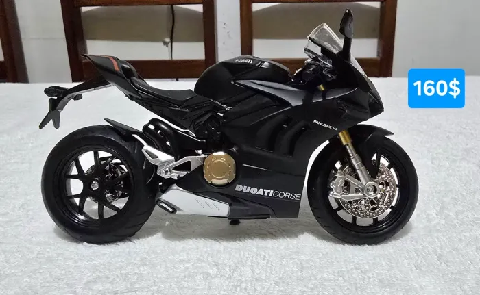 Moto miniatura Ducati Panigale V4-S preta