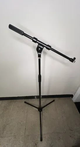 Pedestal para microfone com haste girafa DR Pro