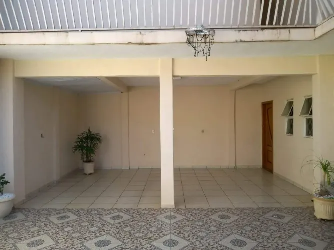 Casa assobradada de fundo em ótima localidade de Rio Preto