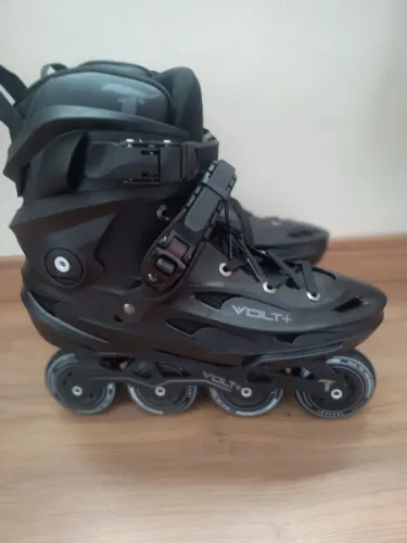 Patins Inline Freestyle Traxart Volt + 2.0 Preto Abec9 Urban tamanho 43 