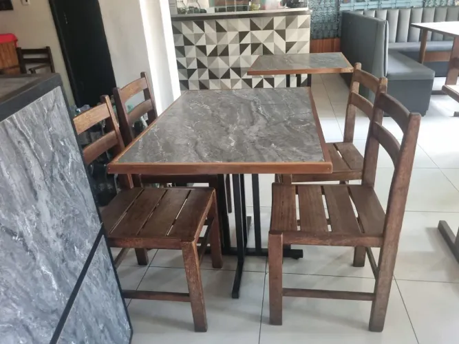 Mesa 4 cadeiras