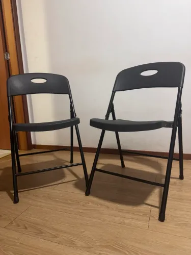 Conjunto com duas cadeiras dobráveis 