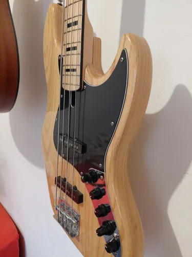 Baixo Sire V7 Segunda Geração 