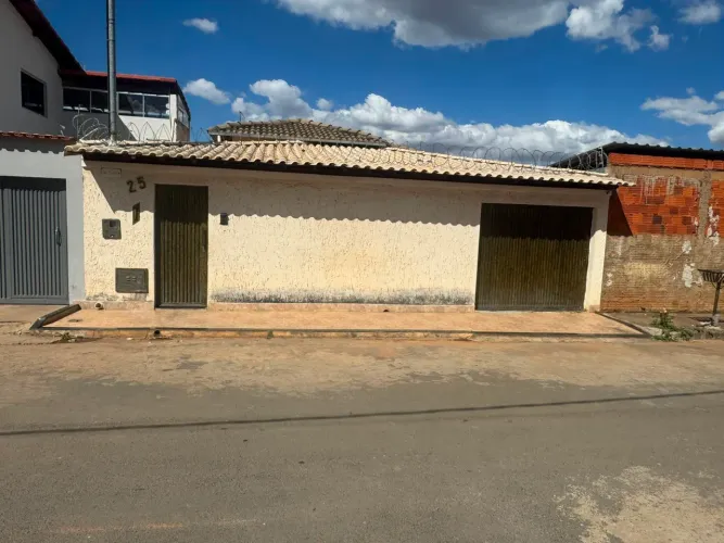 Vendo Casa Ampla -Bairro Santa Lucia-Ótima localização 