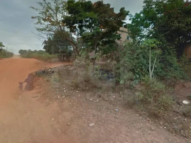 DIVINÓPOLIS/MG  Lote com cômodo de 59,60m² no bairro Grajaú