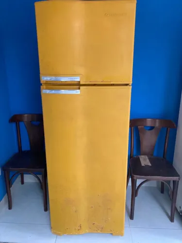 Geladeira 341L