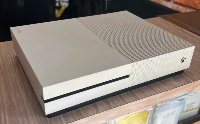 Xbox One S 512GB com Defeito