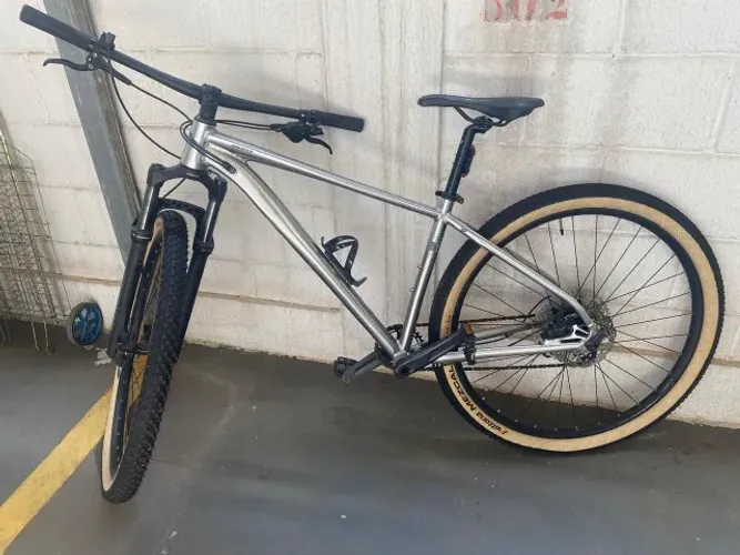 1 Bike Groove X-Lite Boost - Quadros 17