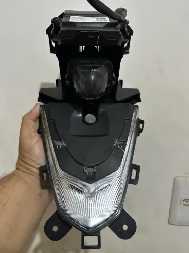 Farol Lander 2025-original Yamaha -funcionando perfeitamente