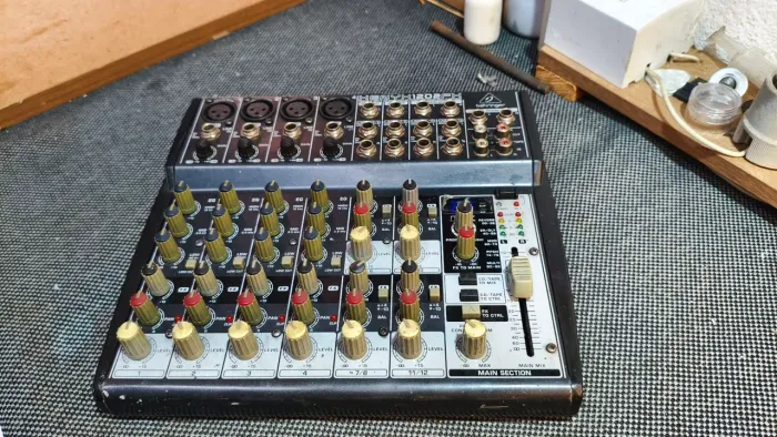 Mesa de Som Behringer Xenix 1202 FX