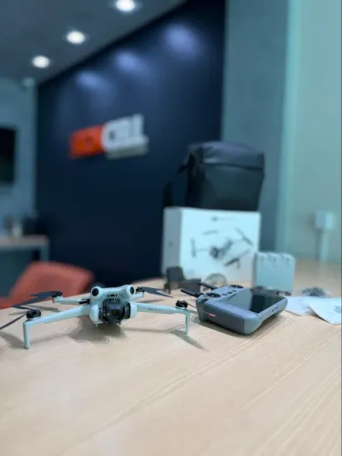 Drone DJI Mini 4 Pro Fly More Combo Plus Completo (com tela) Seminovo Garantia Loja Física