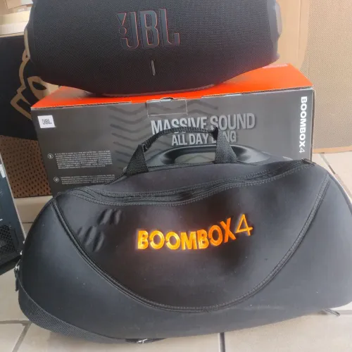 JBL boombox 4 com case ( 2 meses de uso)