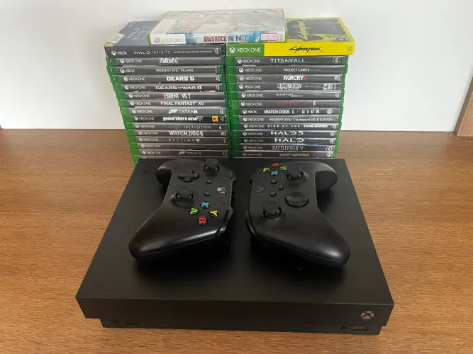 Xbox One + 2 controles + acessórios e jogos