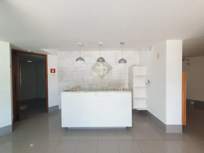 Imóvel comercial para alugar com 401,84m² de área construída, 02 salões amplos e 09 salas