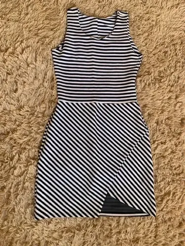 Vestido com fenda