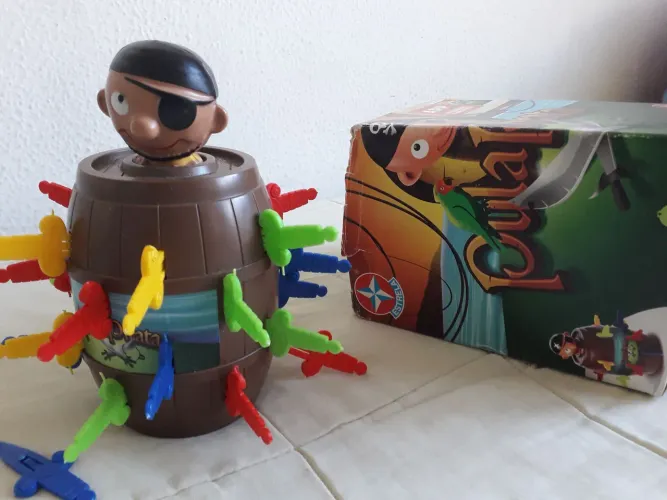 Brinquedo pula pirata completo semi novo da ?